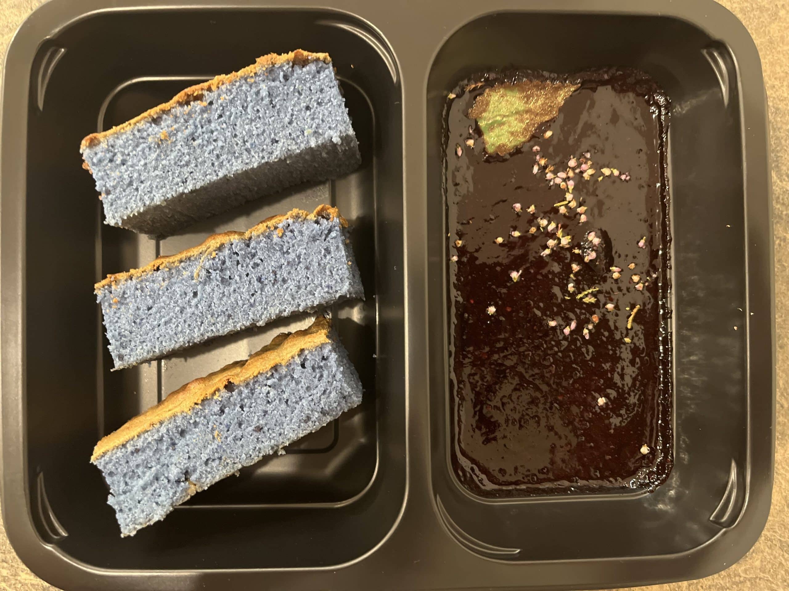 Ciasto z niebieską herbatą matcha - smacznego